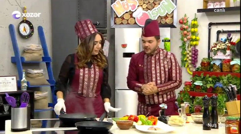 Azərbaycanda bu da oldu: aparıcı canlı yayımda EVLİLİK TƏKLİF ETDİ - VİDEO - FOTO