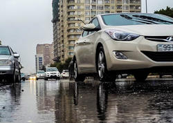 Bu küçədə günün istənilən saatı sıxlıq var