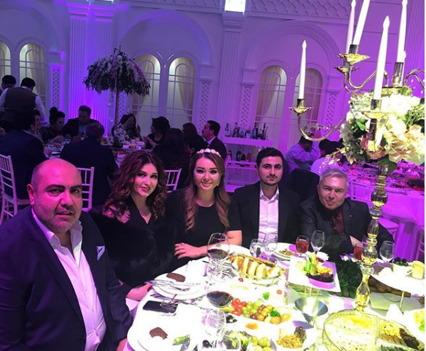 Çağırılmayan qonaq Könülün qızının toyunda hamını kövrəltdi - VİDEO - FOTO