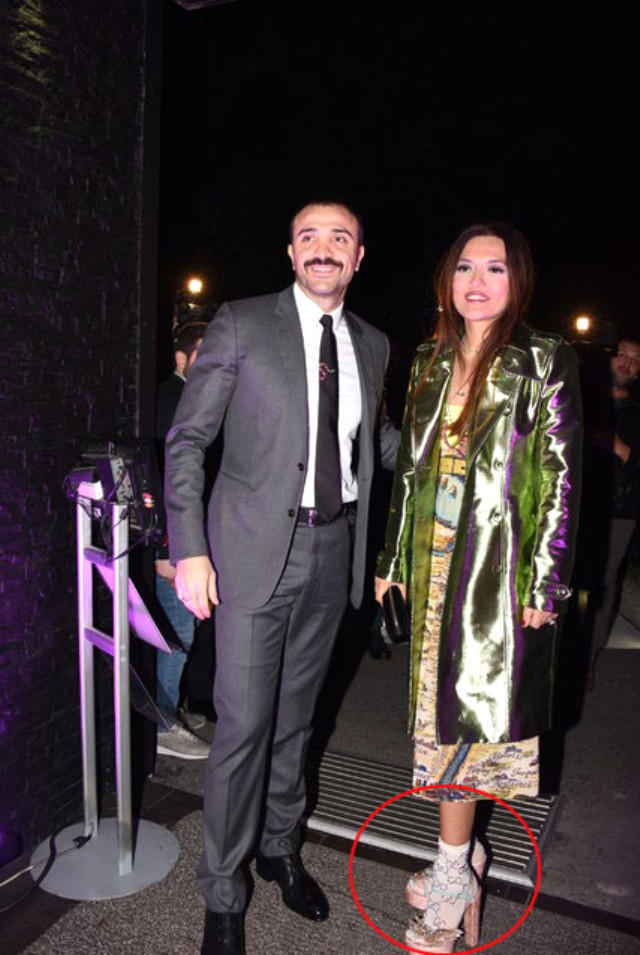 Tanınmış müğənni toya 2300 manatlıq corab geyindi - FOTO