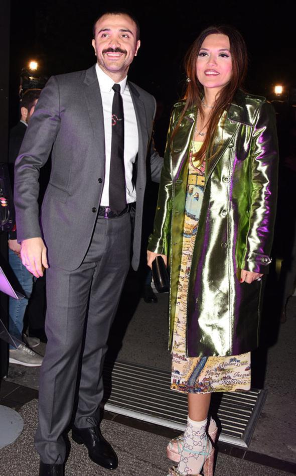 Tanınmış müğənni toya 2300 manatlıq corab geyindi - FOTO