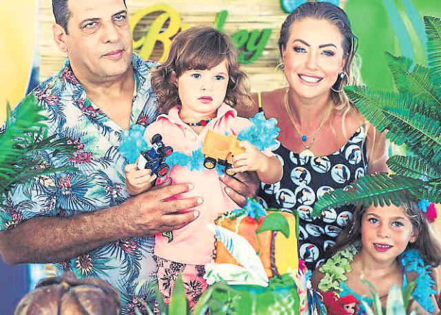 Aktrisa ərini biabır etdi: "Məni güclə təmin edir" - FOTO