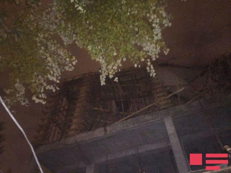 Bakıda tikilməkdə olan bina uçub - YENİLƏNİB - FOTO