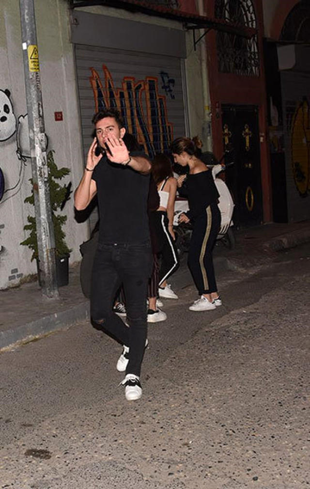 Müğənninin 17 yaşlı oğlu 4 qızı gecə klunbundan villasına apardı - FOTO