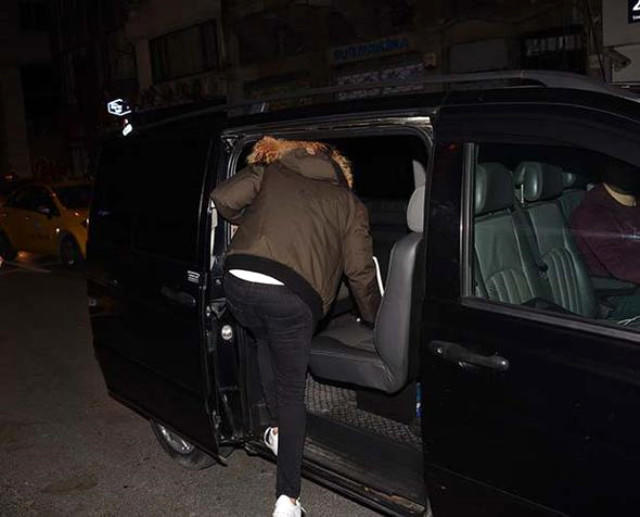 Müğənninin 17 yaşlı oğlu 4 qızı gecə klunbundan villasına apardı - FOTO
