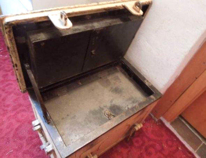 Xalasından miras qalan kilidli sandıqdan çıxanlar ŞOK ETDİ - FOTO