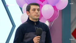 Azərbaycan teleməkanında bu da oldu: müğənniyə canlı yayımda elçi gəldilər - FOTO