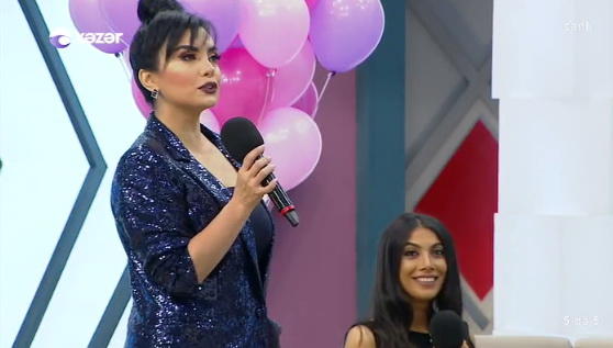 Azərbaycan teleməkanında bu da oldu: müğənniyə canlı yayımda elçi gəldilər - FOTO