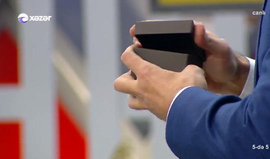 Zaur ona brilliant üzük göndərən qadının adını açıqladı: Deyir, sevgini kişi kimi bəyan et - FOTO