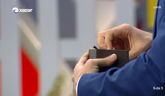 Zaur ona brilliant üzük göndərən qadının adını açıqladı: Deyir, sevgini kişi kimi bəyan et - FOTO