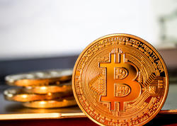 "Bitcoin" yenidən rekord qırdı