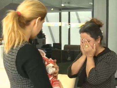 Ana övladını efirdə qoyub qaçdı - Hər kəsi şoka salan hadisə - FOTO