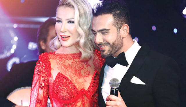 Seda Sayan qəribə hərəkətləri ilə gündəmdə - İki sevgilisi ilə eyni məkanda - FOTO