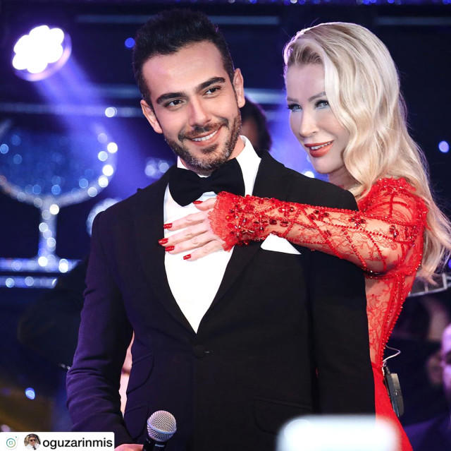 Seda Sayan qəribə hərəkətləri ilə gündəmdə - İki sevgilisi ilə eyni məkanda - FOTO
