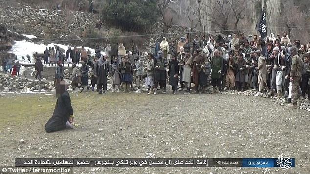 Qonşunun arvadına aşiq olanı daşqalaq etdilər - FOTO