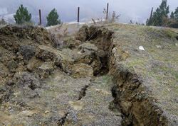 Bakıda bu yolda torpaq sürüşməsi TƏHLÜKƏSİ - Hərəkət  məhdudlaşdırıldı