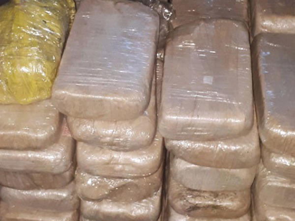 Polisdən əməliyyat - Çoxlu sayda narkotik və silahlar tapıldı