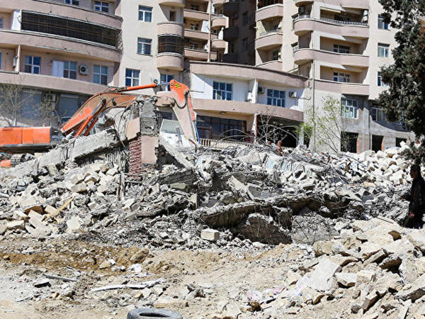 Bakıda kütləvi söküntü işləri dayandırıldı - Səbəb