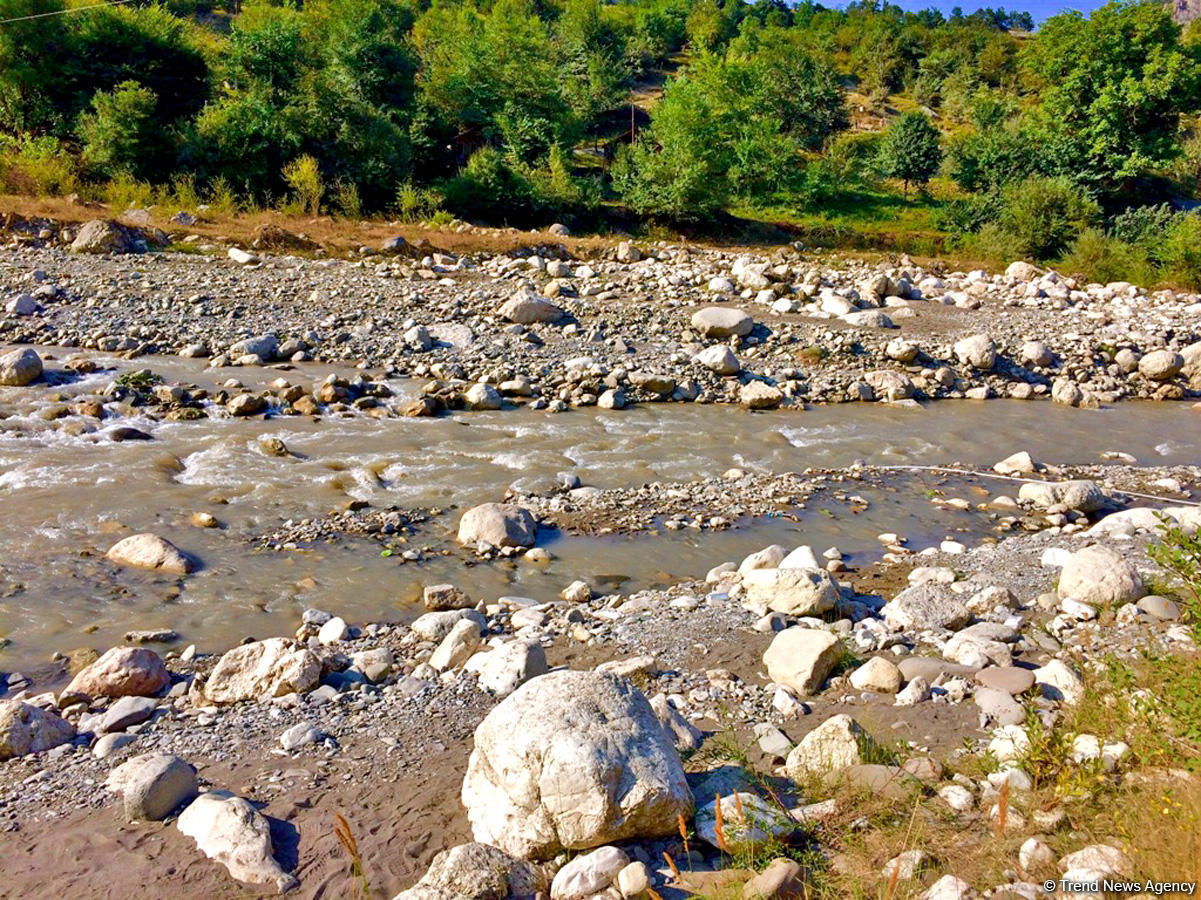 Bənzərsiz Afurca şəlaləsi - FOTO