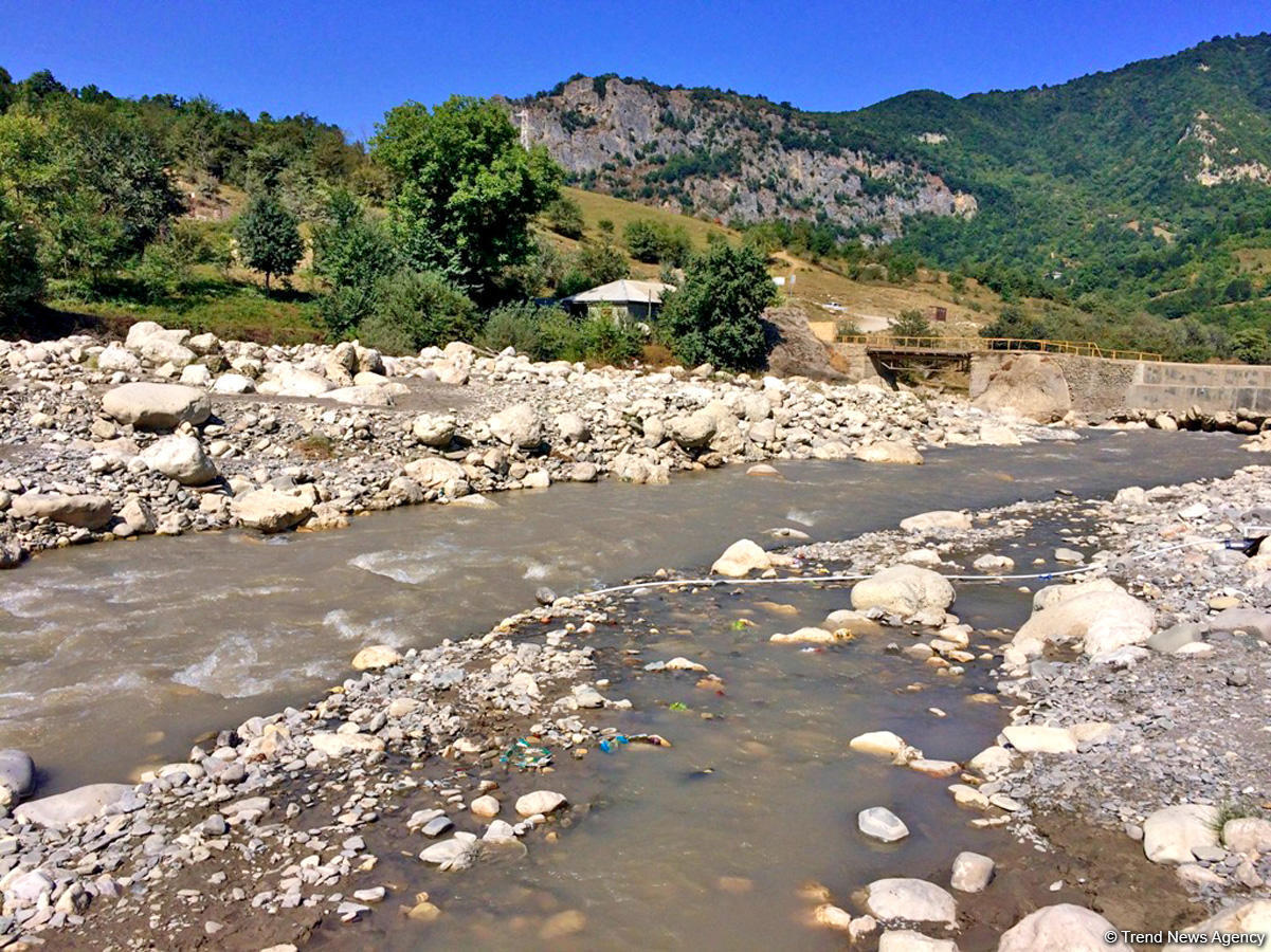 Bənzərsiz Afurca şəlaləsi - FOTO