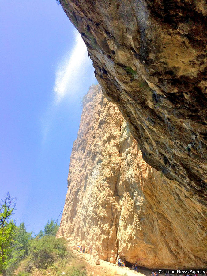 Bənzərsiz Afurca şəlaləsi - FOTO