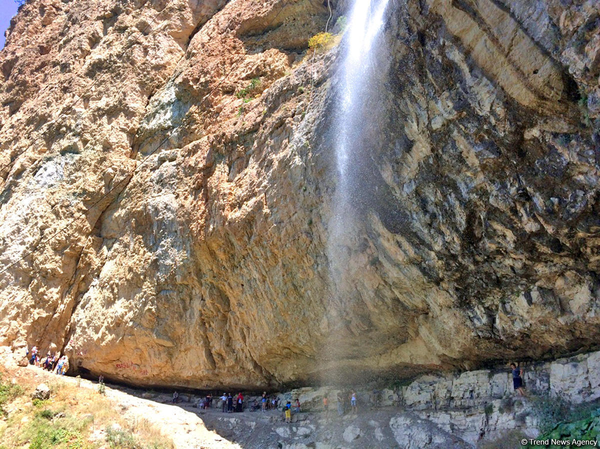 Bənzərsiz Afurca şəlaləsi - FOTO