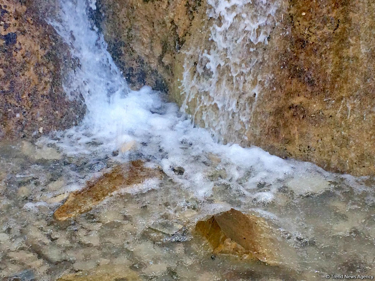 Bənzərsiz Afurca şəlaləsi - FOTO