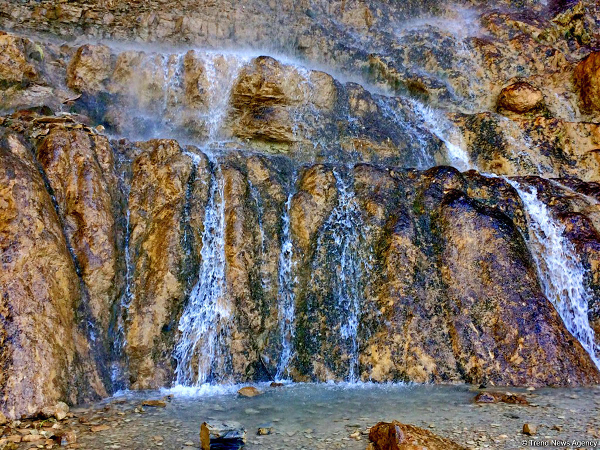 Bənzərsiz Afurca şəlaləsi - FOTO