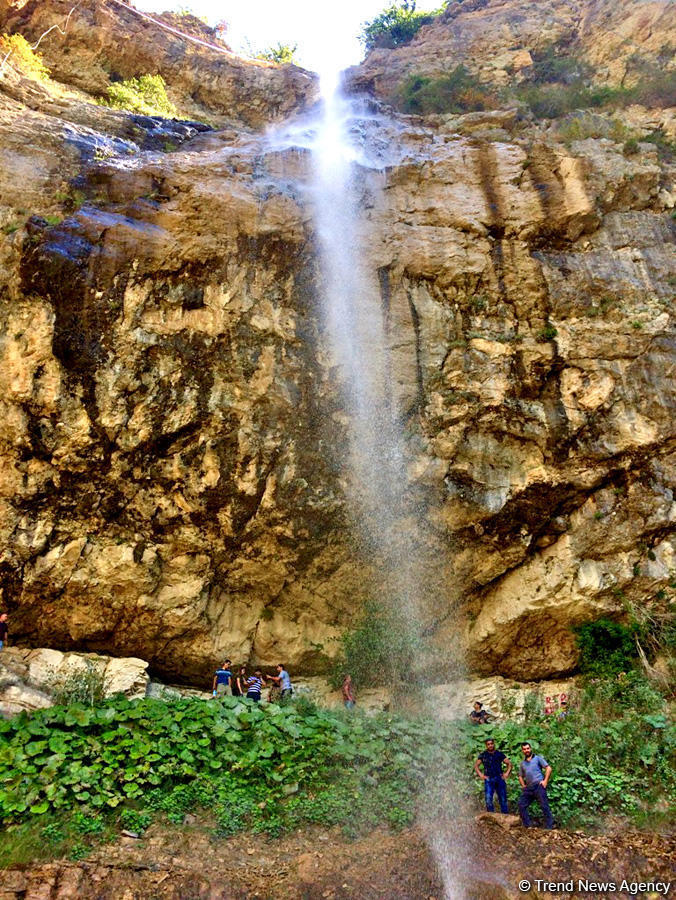 Bənzərsiz Afurca şəlaləsi - FOTO