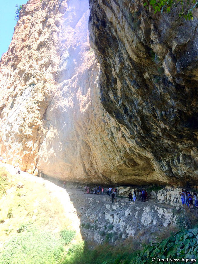 Bənzərsiz Afurca şəlaləsi - FOTO