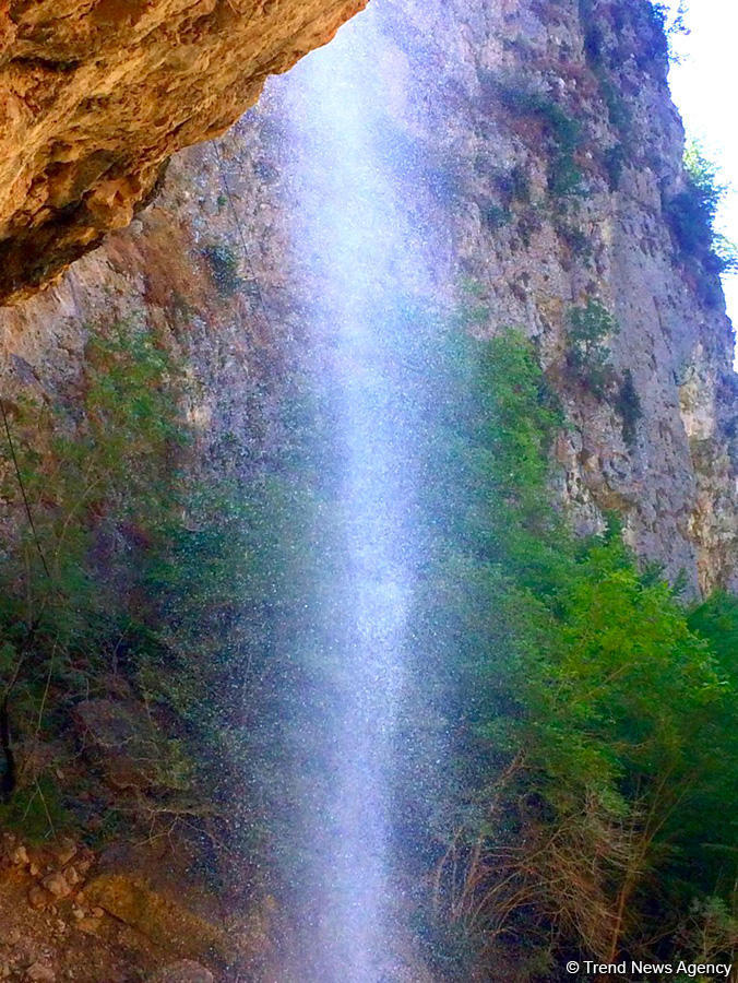 Bənzərsiz Afurca şəlaləsi - FOTO