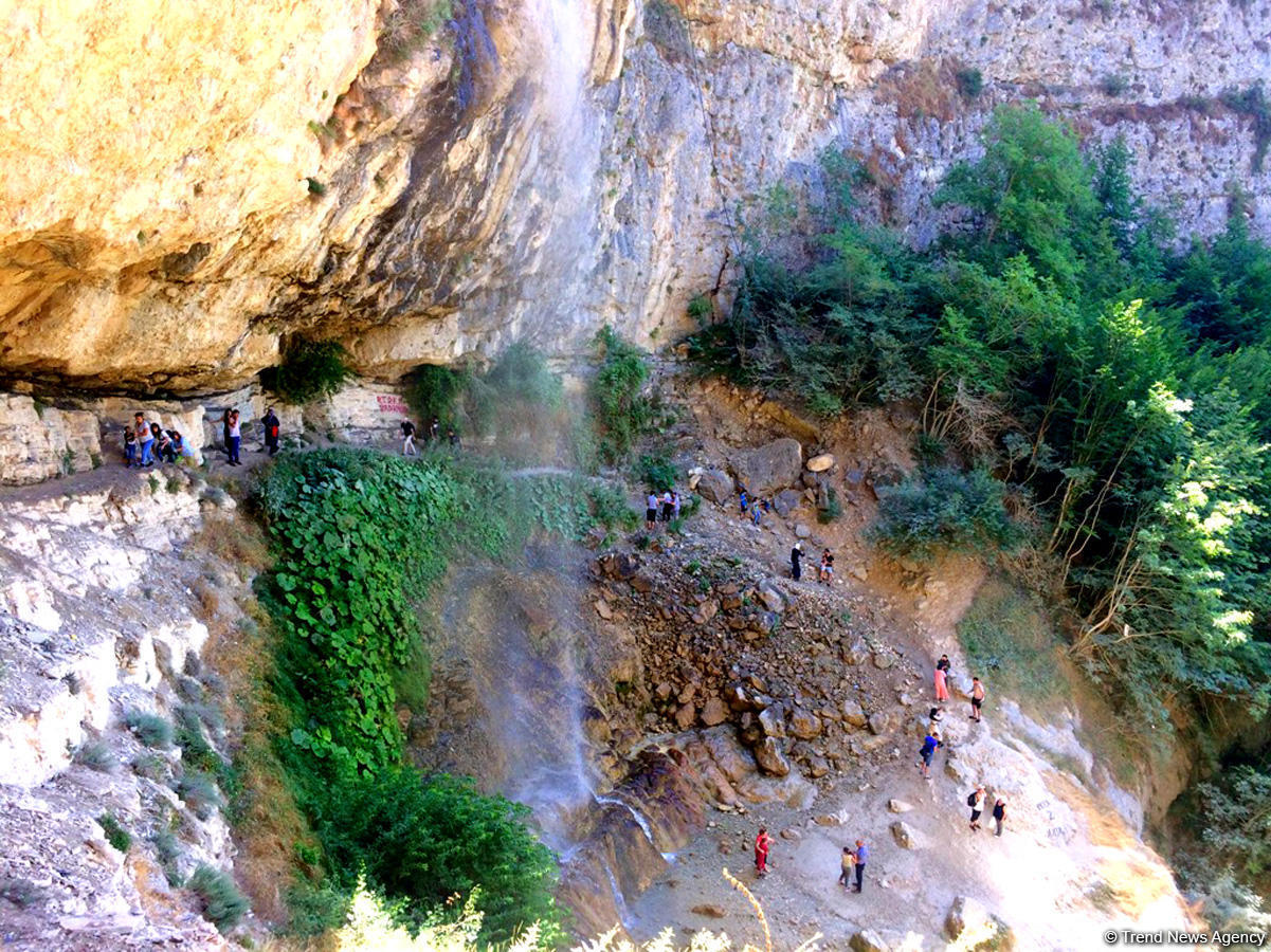 Bənzərsiz Afurca şəlaləsi - FOTO