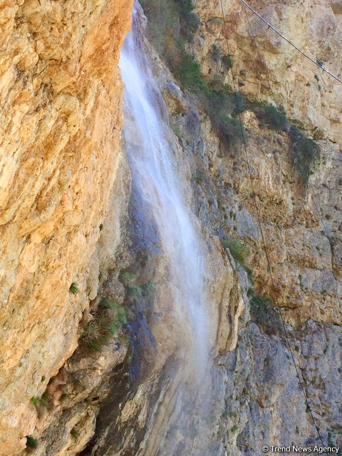 Bənzərsiz Afurca şəlaləsi - FOTO