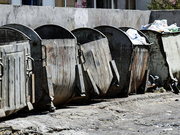 Yeniyetməni zibil qutusuna atdılar, videoya çəkib yaydılar