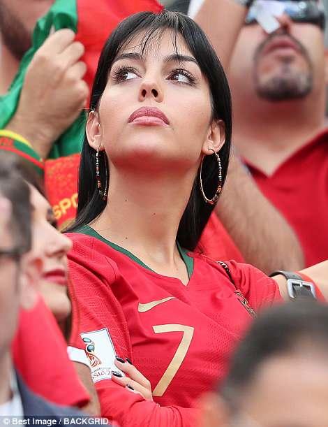 Ronaldu xanımına yenə nişan üzüyü alıb - FOTO