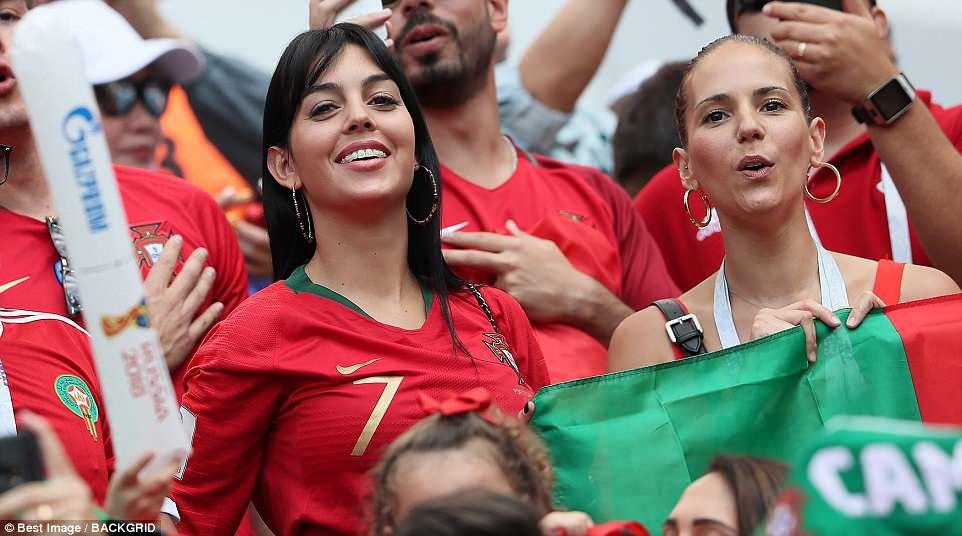 Ronaldu xanımına yenə nişan üzüyü alıb - FOTO