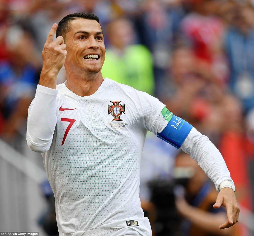 Ronaldu xanımına yenə nişan üzüyü alıb - FOTO