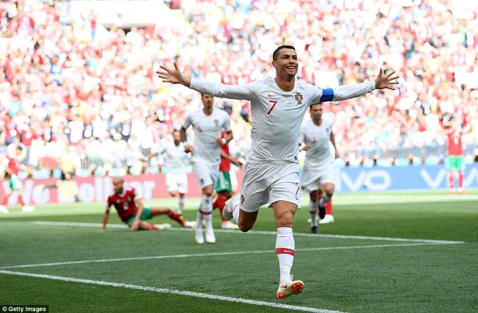 Ronaldu xanımına yenə nişan üzüyü alıb - FOTO