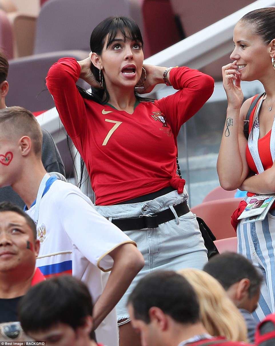 Ronaldu xanımına yenə nişan üzüyü alıb - FOTO