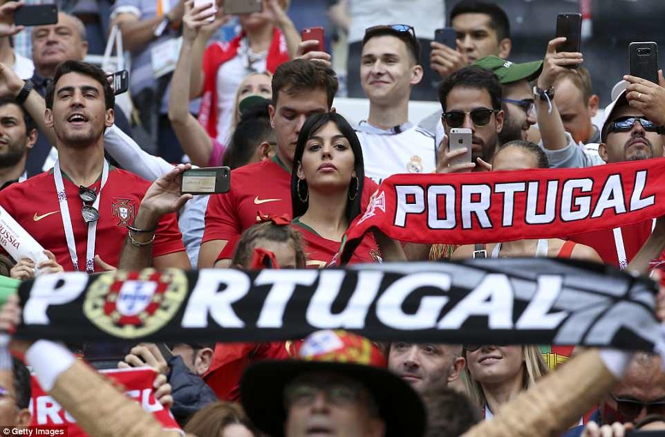 Ronaldu xanımına yenə nişan üzüyü alıb - FOTO