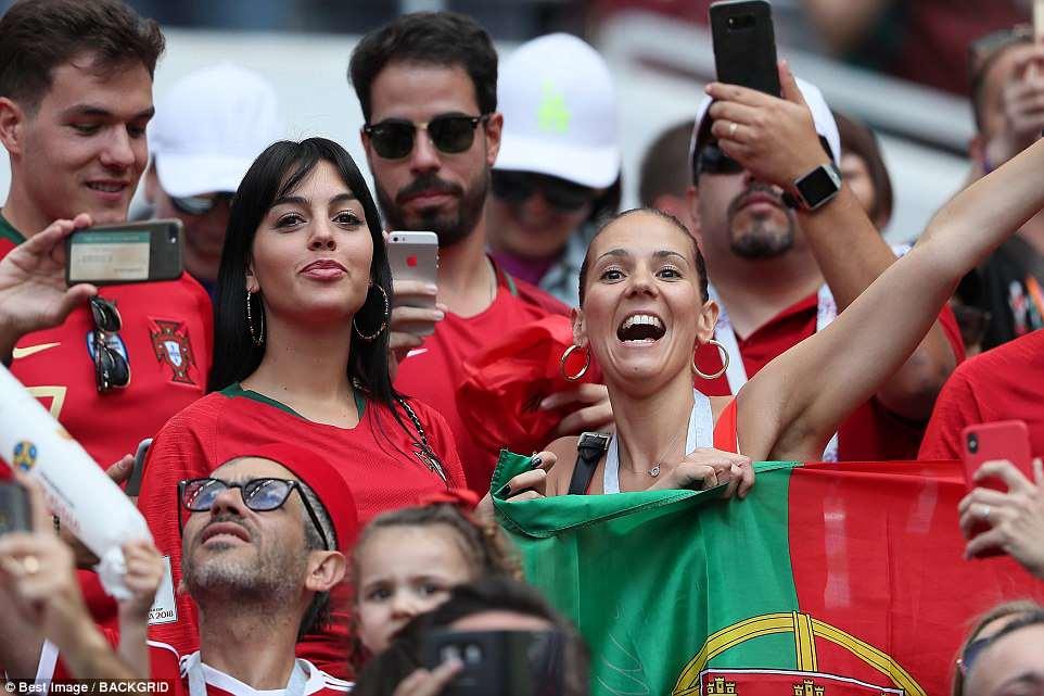 Ronaldu xanımına yenə nişan üzüyü alıb - FOTO