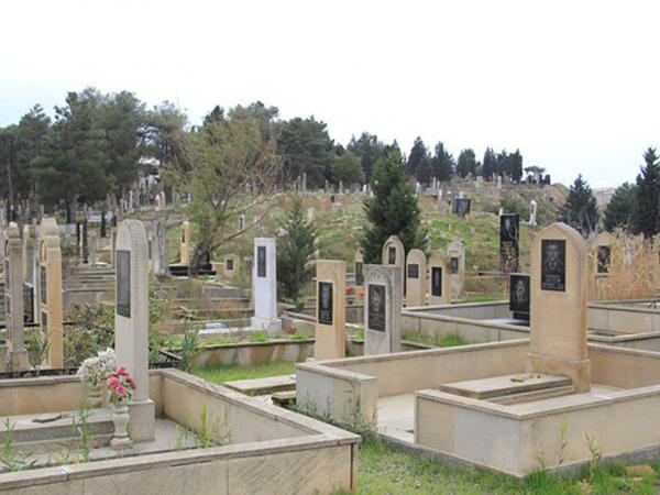 Azərbaycanda ərinin məzarına ziyarətə gələn qadın ÖLDÜ