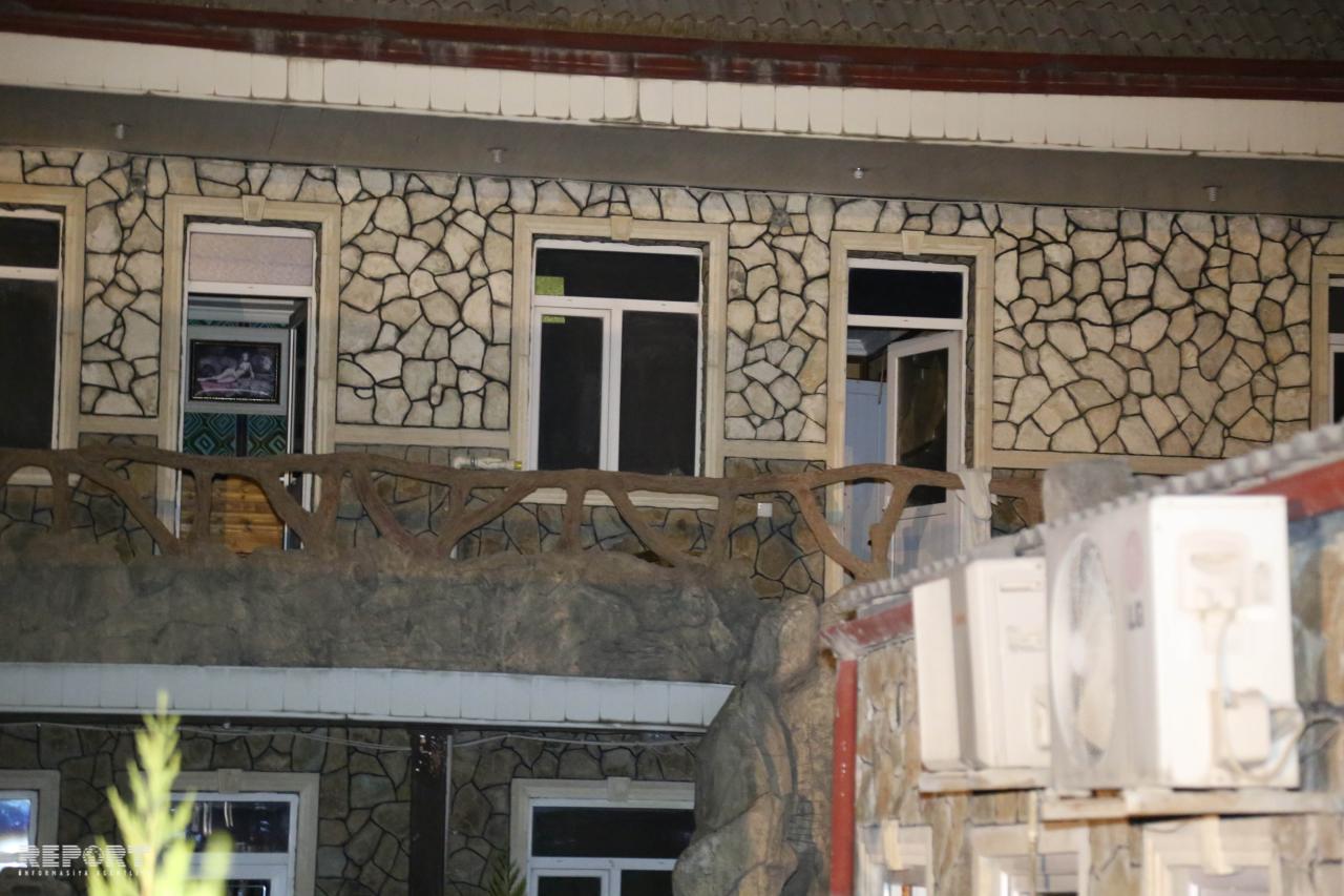 Bakıdakı otellərdən birində qadın sevgilisini qətlə yetirdi - FOTO