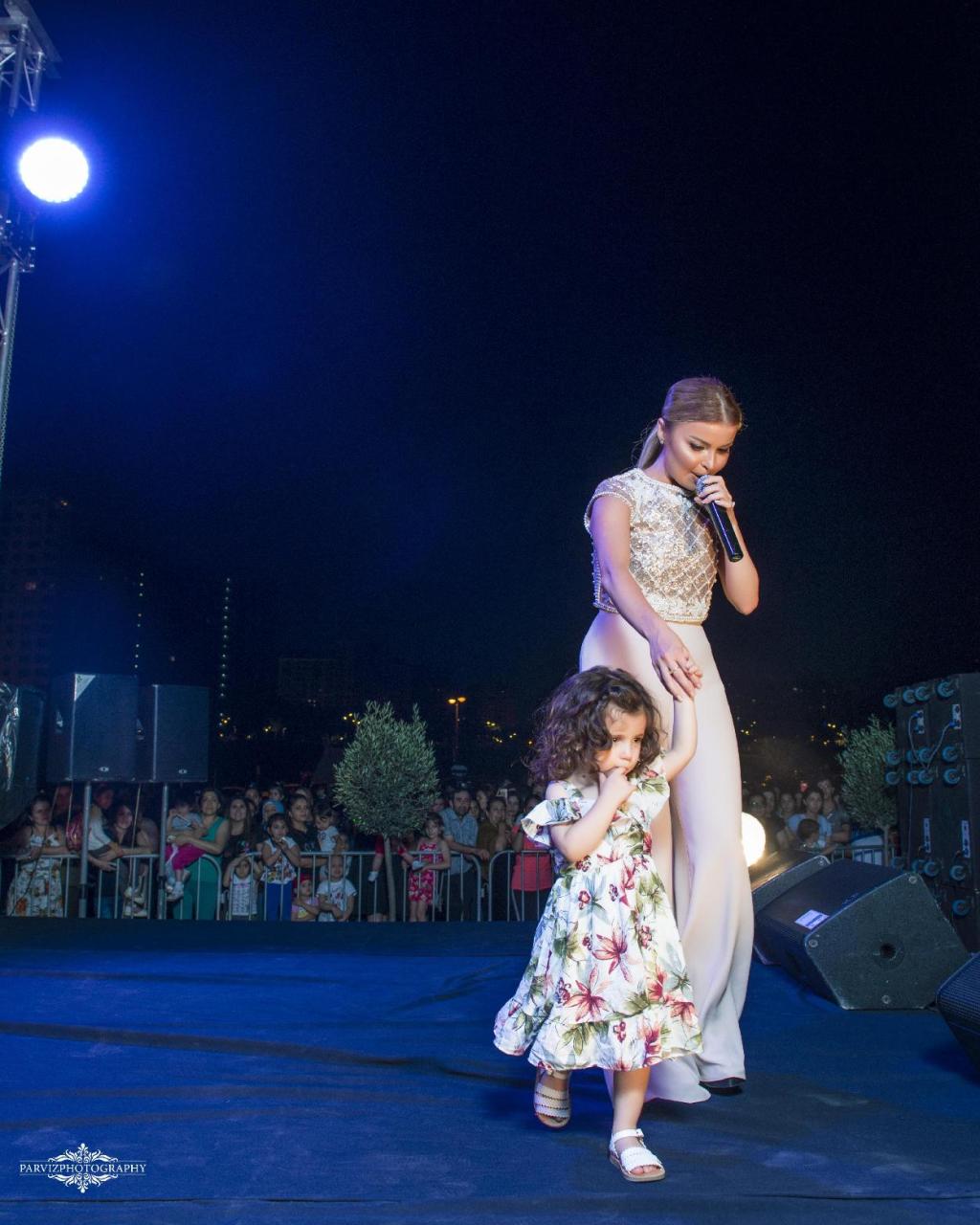 Sevda fanatları ilə birgə konsertdə - FOTO