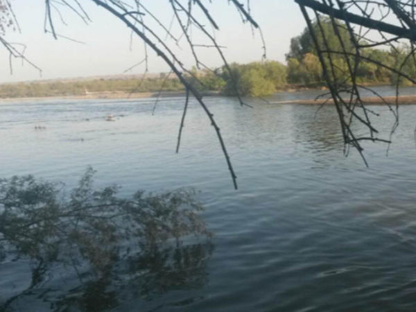 Zibillər çayın içərisinə axır: Sakinlər artıq dözə bilmir