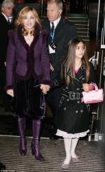 Madonnanın qızı modellik etdi, tüklü ayaqları ələ salındı - FOTO