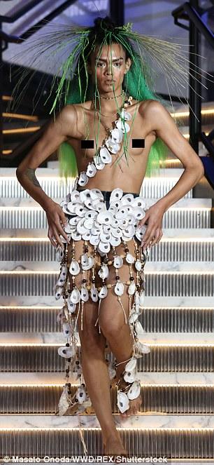Madonnanın qızı modellik etdi, tüklü ayaqları ələ salındı - FOTO