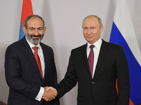 Paşinyan Putinə zəng etdi