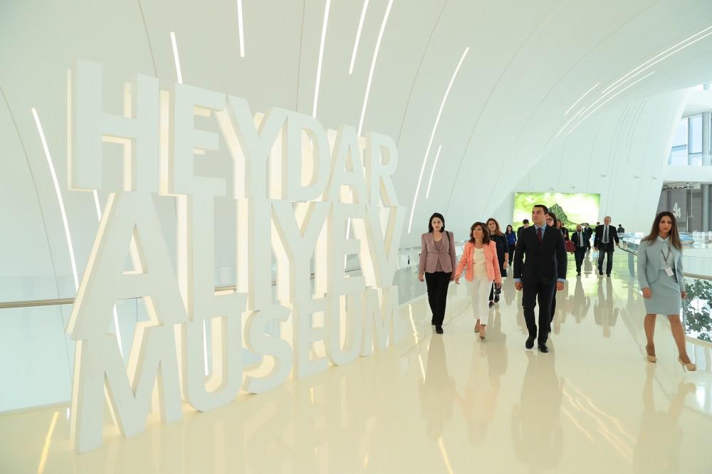 İtaliya Senatının sədri Heydər Əliyev Mərkəzində olub - FOTO
