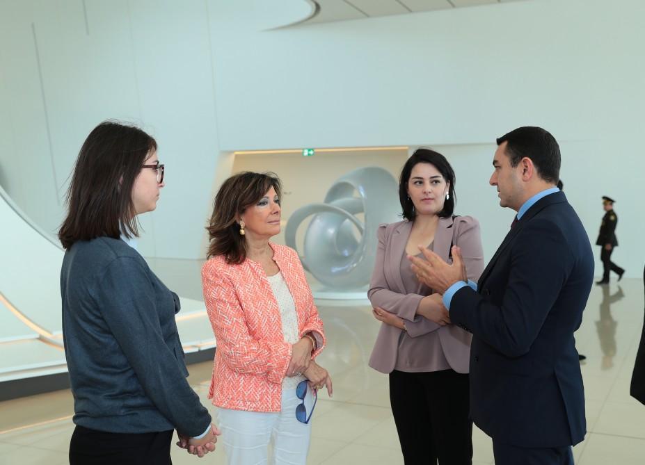 İtaliya Senatının sədri Heydər Əliyev Mərkəzində olub - FOTO